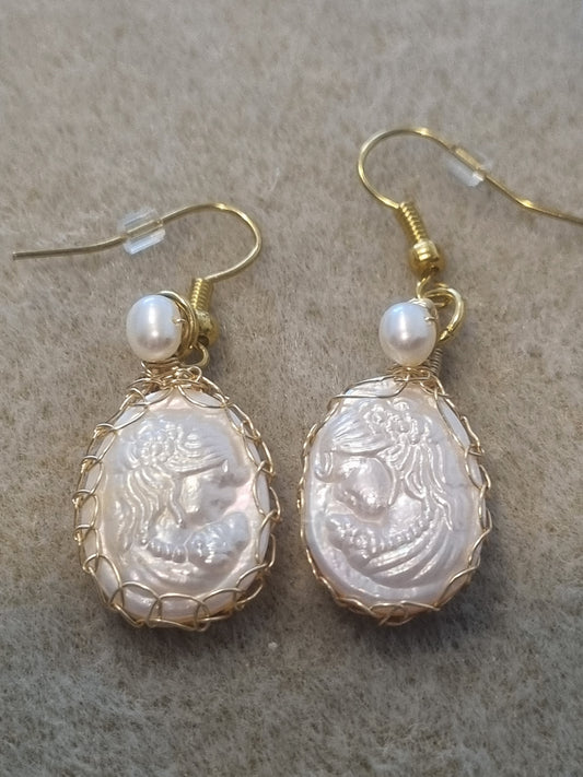 Australian Pearl Cameo