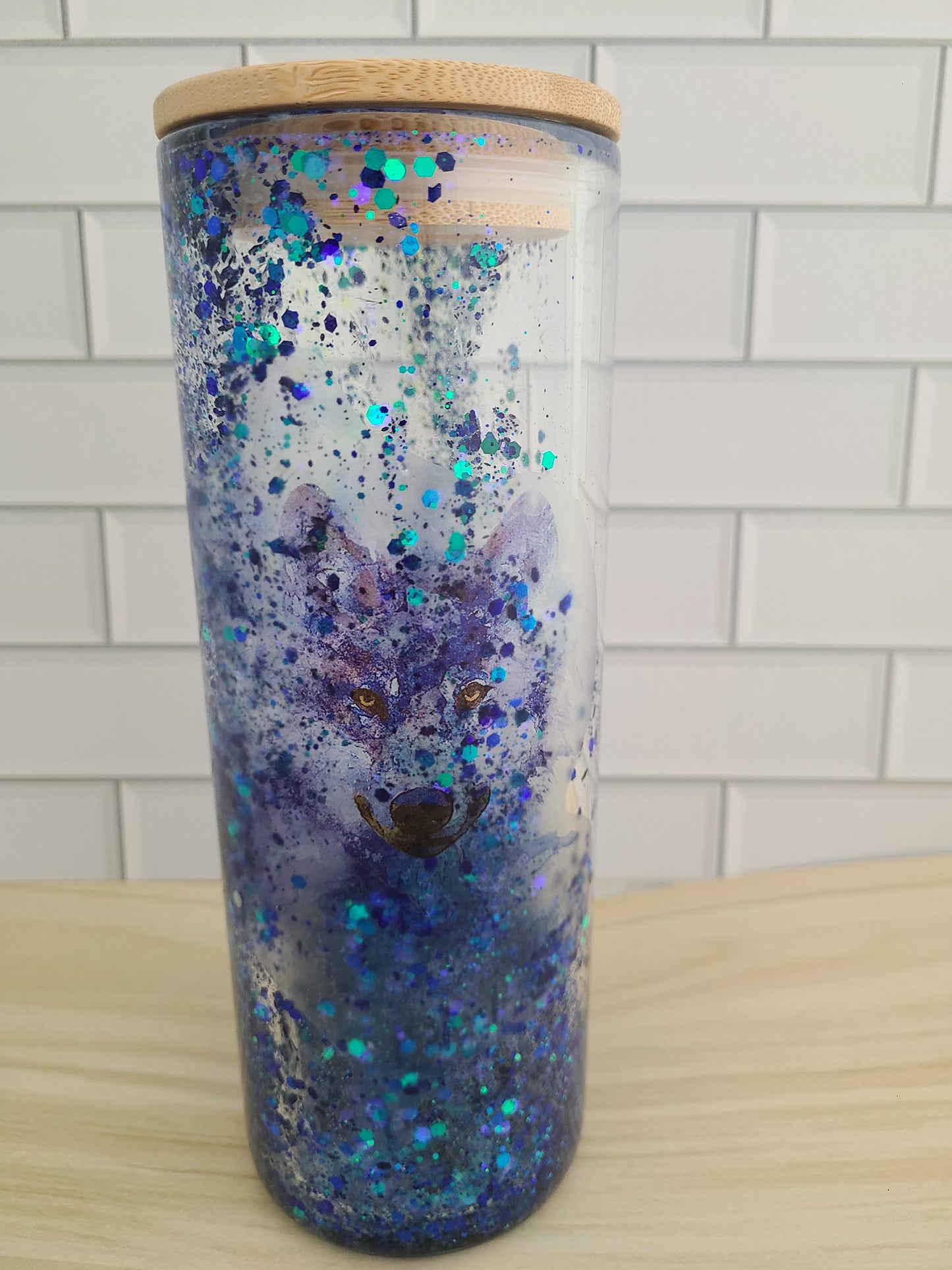 Wolf - 20 Oz Glass Snowglobe